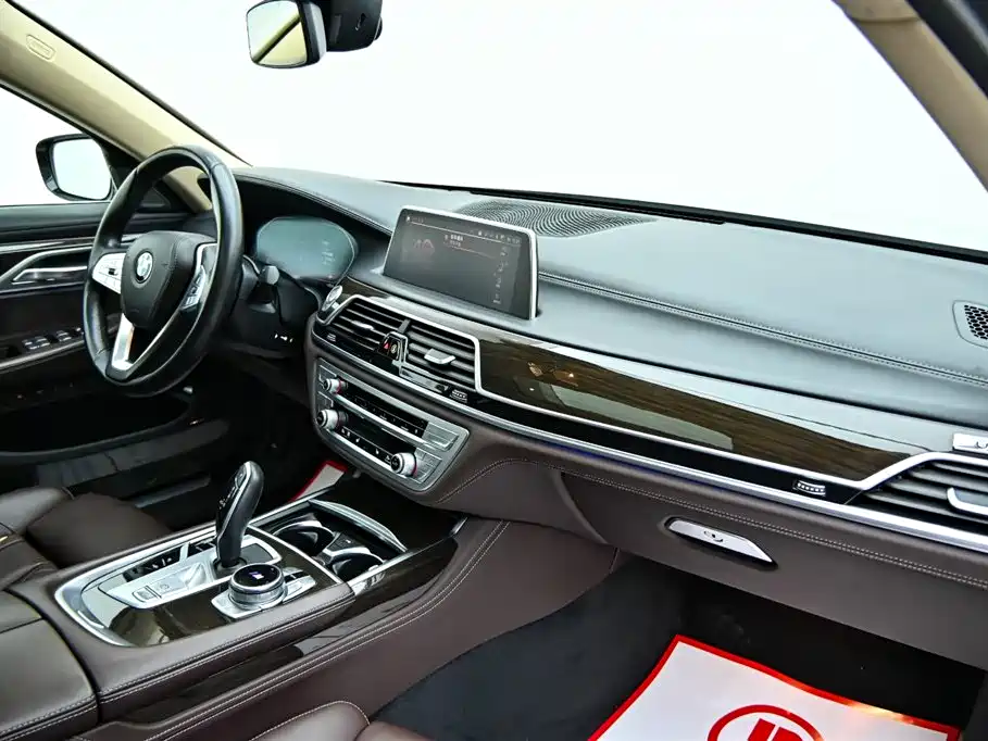 BMW 7 Series 2021 730Li Luxury Package - фото 15