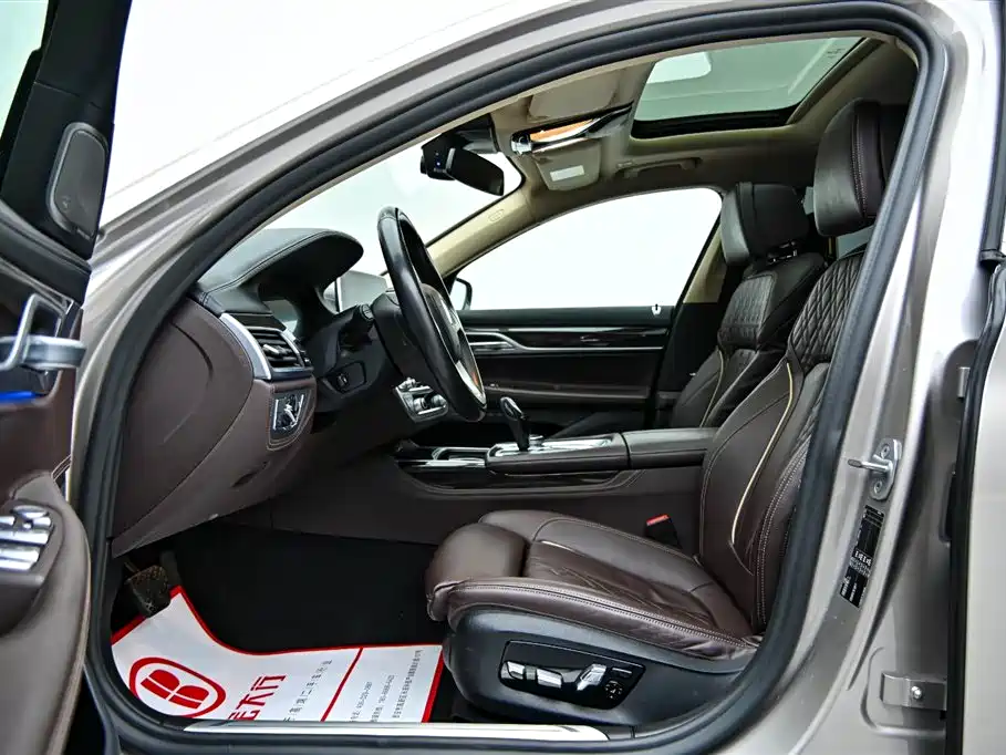 BMW 7 Series 2021 730Li Luxury Package - фото 11