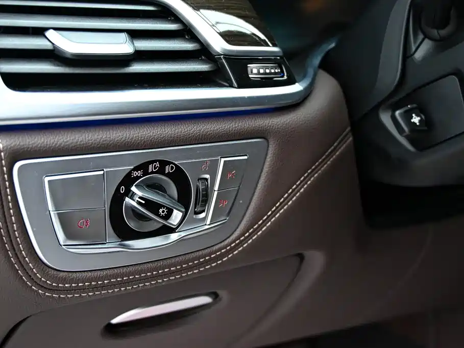 BMW 7 Series 2021 730Li Luxury Package - фото 26