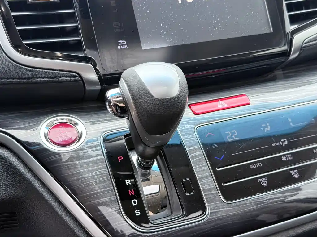 Honda Odyssey 2015 Facelift 2.4L Zhiku Edition