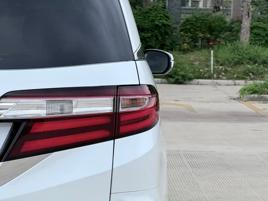 Honda Odyssey 2015 Facelift 2.4L Zhiku Edition