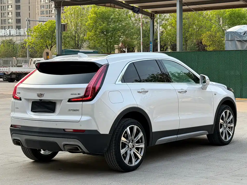 Cadillac XT4 2018 28T AWD Platinum Edition
