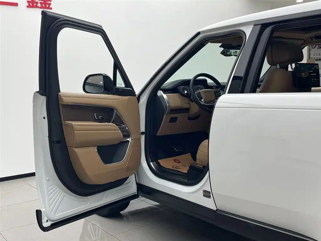 2024 Land Rover Range Rover 3.0 L6 400PS Autobiography LWB