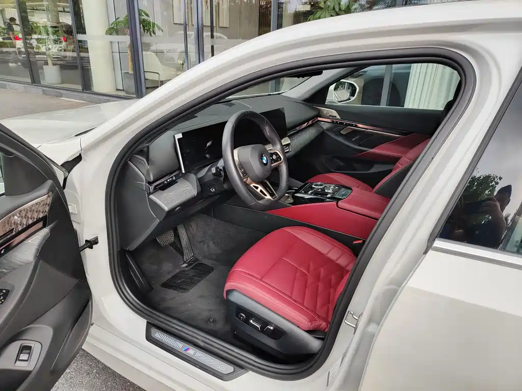 BMW 5 Series 2025 530Li Exclusive M Sport Package - фото 20