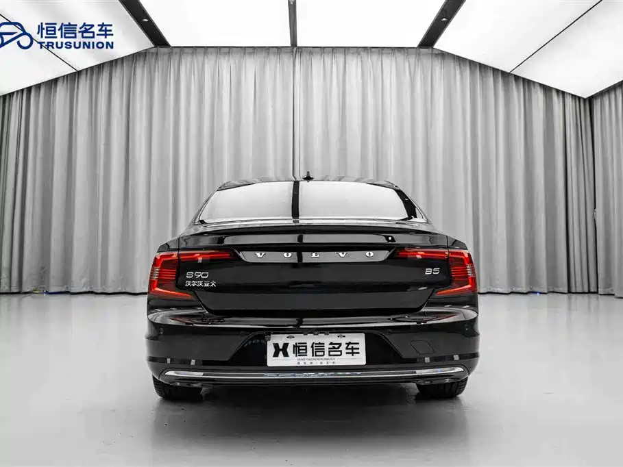 沃尔沃S90 2023款 B5 智远豪华版
