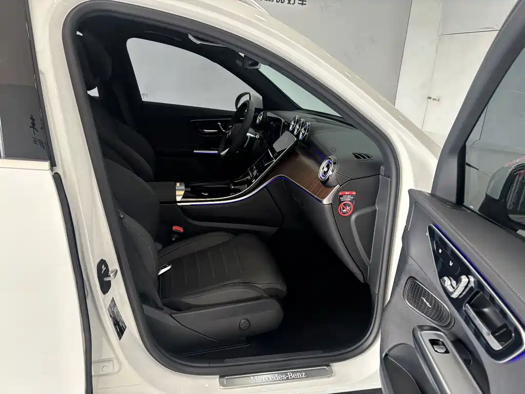 Mercedes-Benz GLC 300 L 4MATIC Dynamic 5-Seater 2025