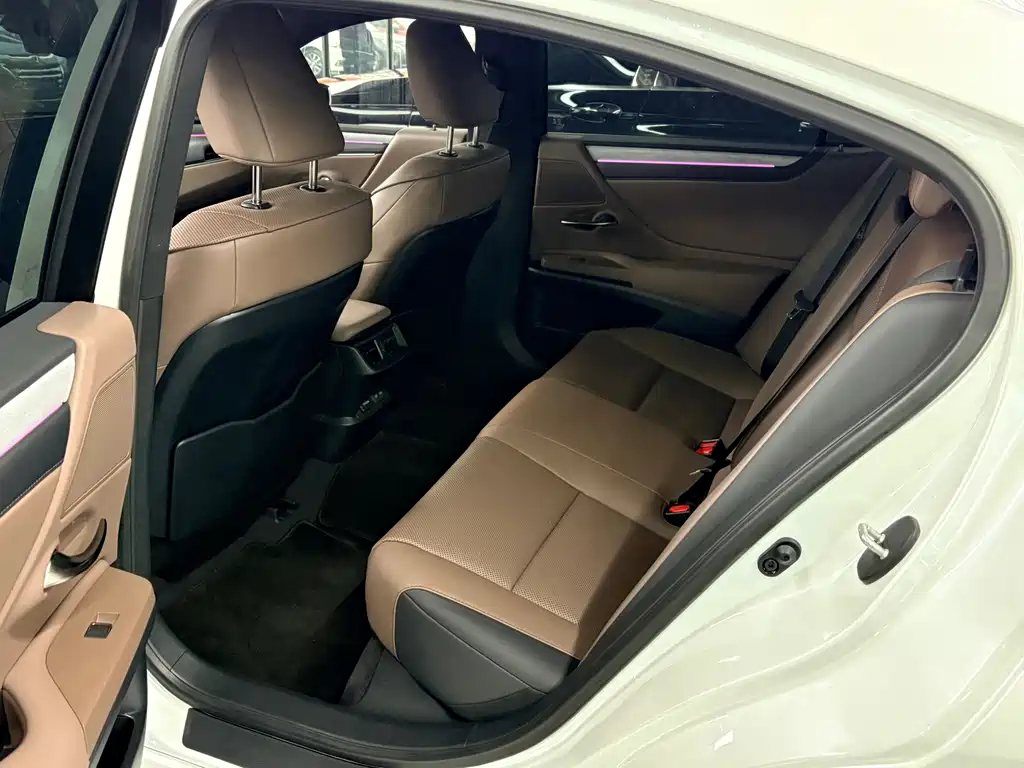 Lexus ES 2025 200 Premium Edition