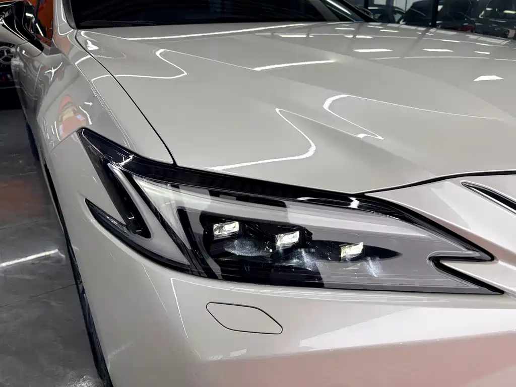 Lexus ES 2025 200 Premium Edition