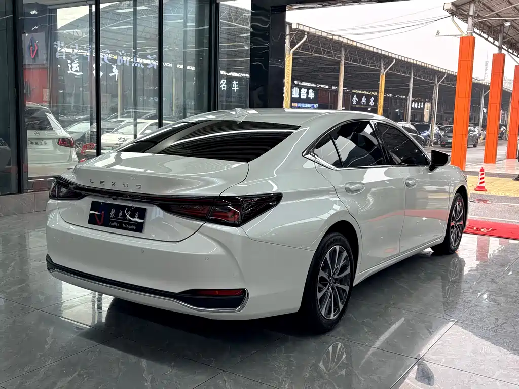 Lexus ES 2025 200 Premium Edition