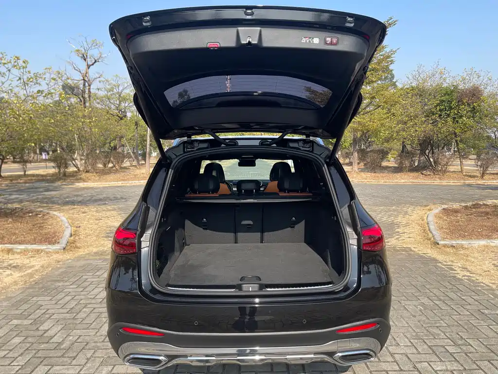 Mercedes-Benz GLC 300 L 4MATIC Luxury 5-Seater 2023 Facelift