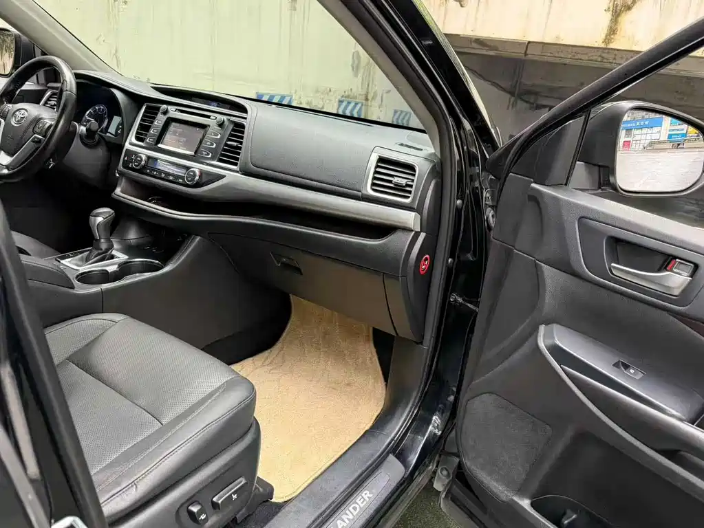 Toyota Highlander 2015 2.0T 2WD Luxury Edition 7-Seater