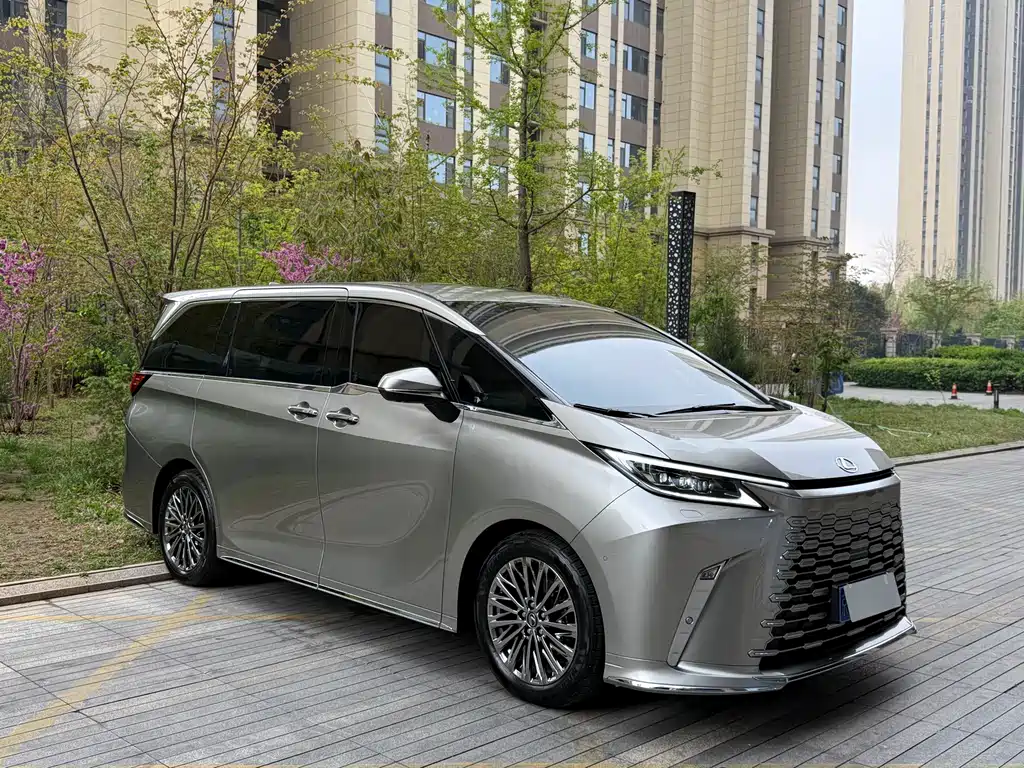 Lexus LM 500h 6-Seater Supreme Edition 2025