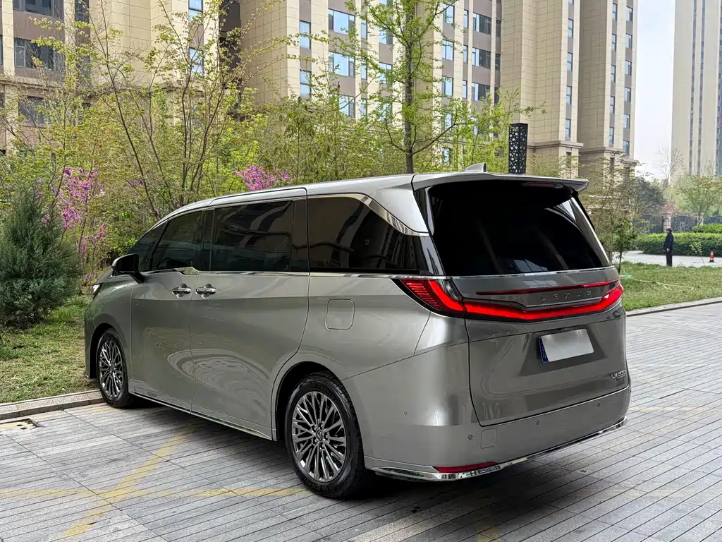 Lexus LM 500h 6-Seater Supreme Edition 2025