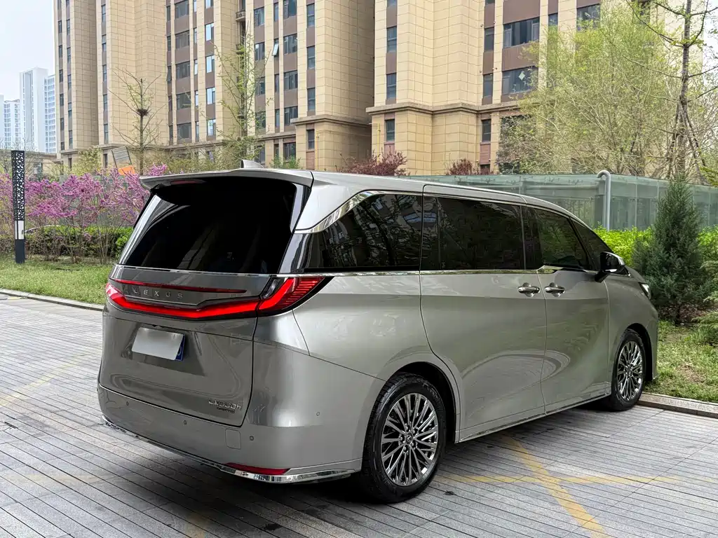 Lexus LM 500h 6-Seater Supreme Edition 2025