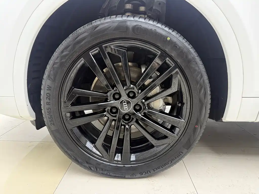 Audi Q5L 2023 40 TFSI Luxury Dynamic