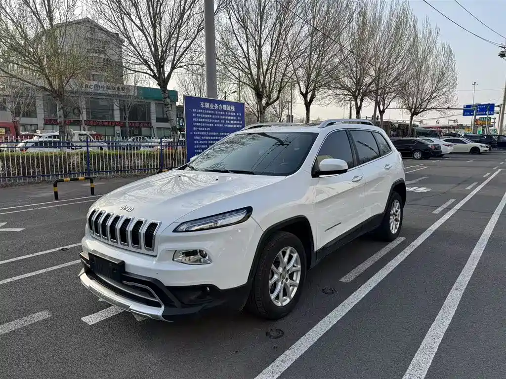 Jeep Cherokee 2017 model 2.0L Superior Edition