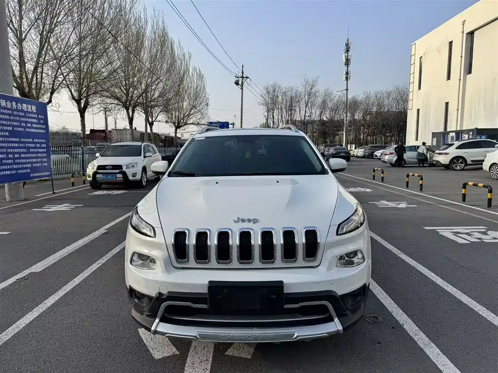 Jeep Cherokee 2017 model 2.0L Superior Edition
