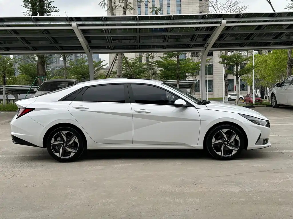 2021 Hyundai Elantra 1.5L CVT LUX