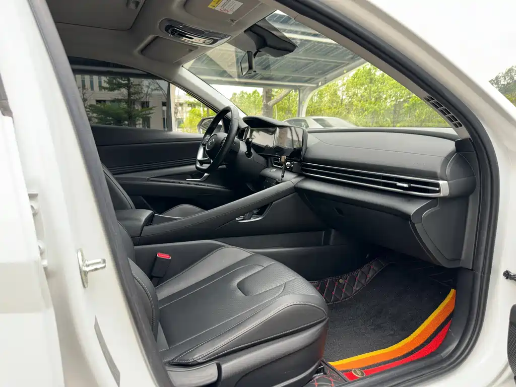 2021 Hyundai Elantra 1.5L CVT LUX