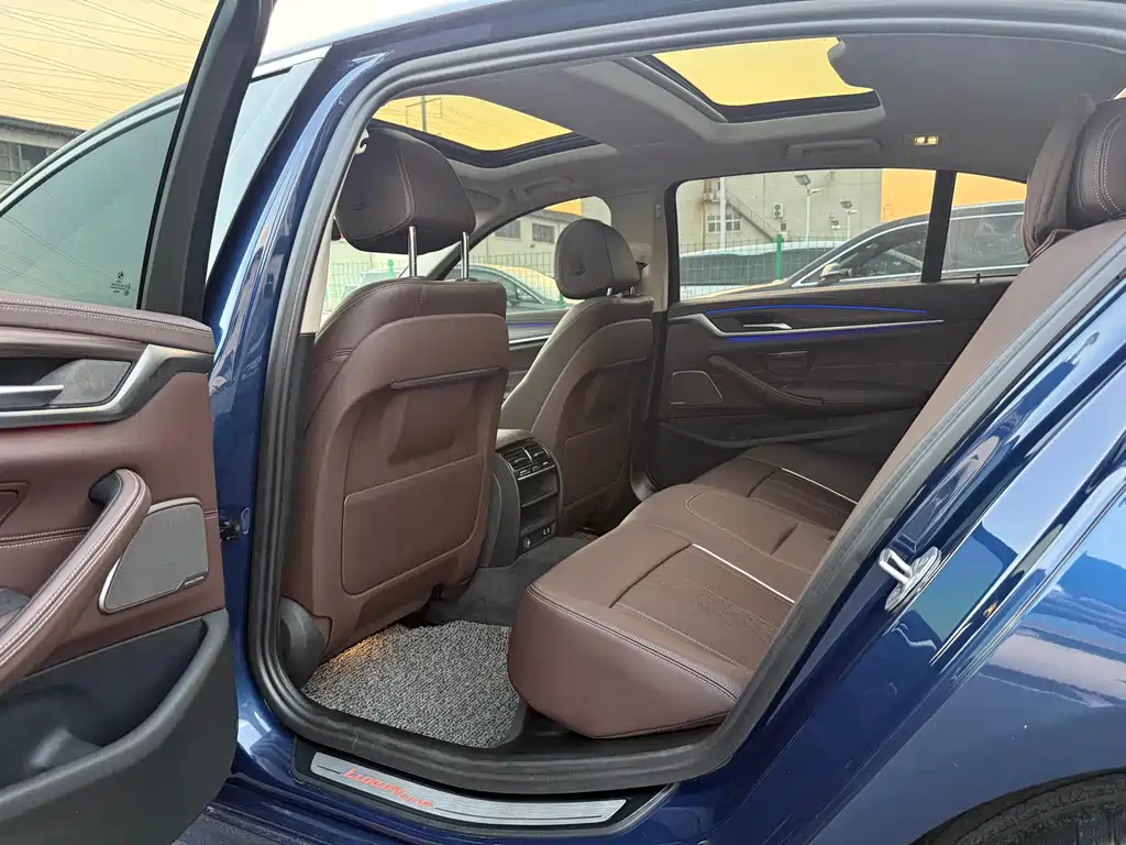 BMW 5 Series 2022 530Li Leading Edition Luxury Package - фото 16
