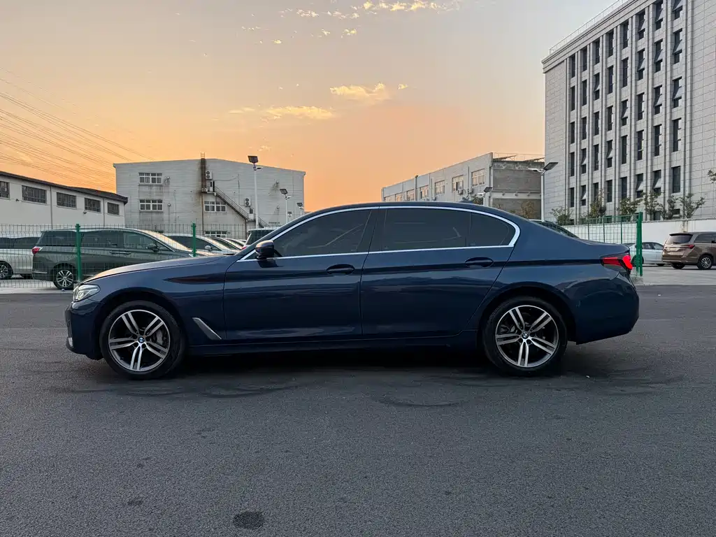 BMW 5 Series 2022 530Li Leading Edition Luxury Package - фото 22