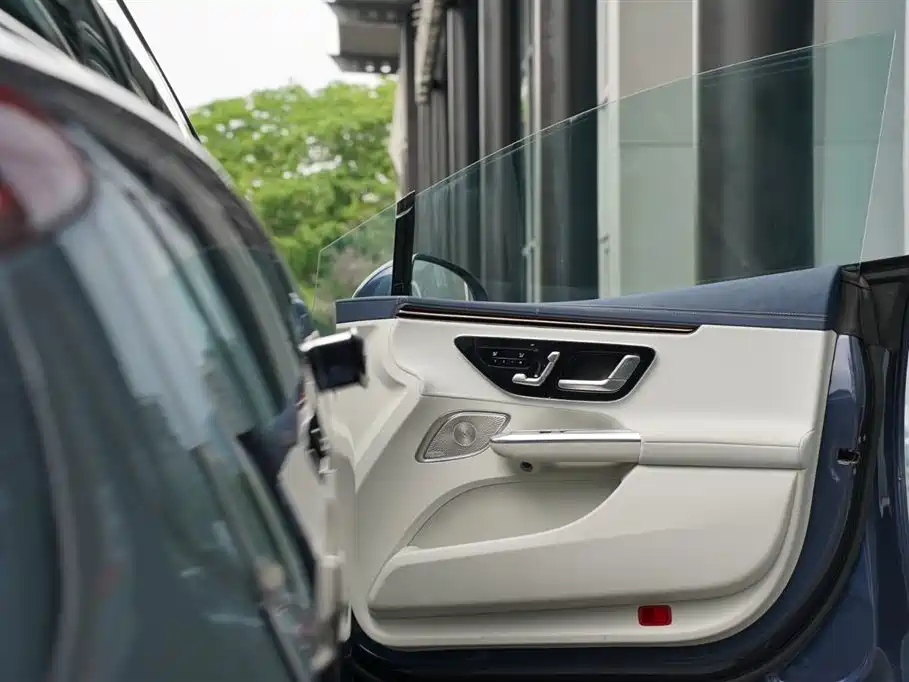 Mercedes-Benz EQE 500 4MATIC Luxury Edition 2025
