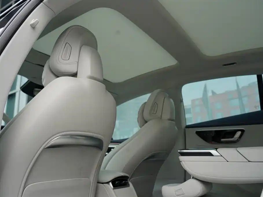 Mercedes-Benz EQE 500 4MATIC Luxury Edition 2025