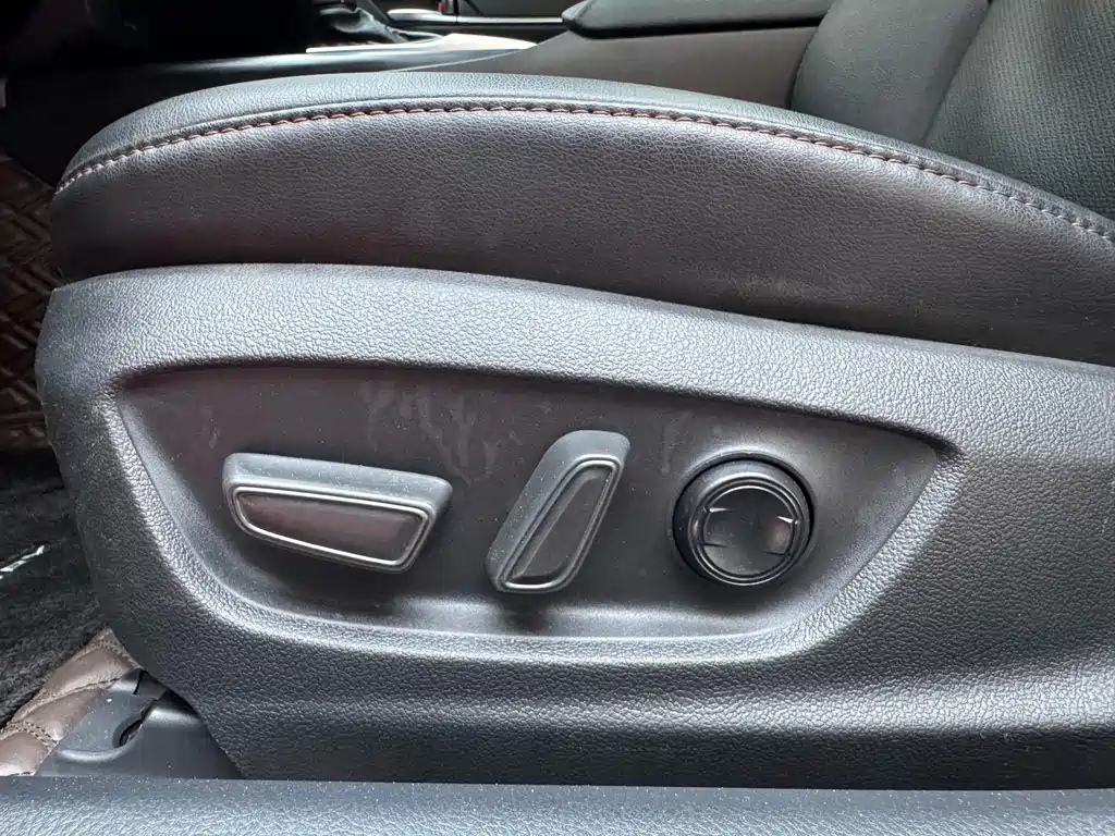 Camry 2023 2.0GVP Leading Edition