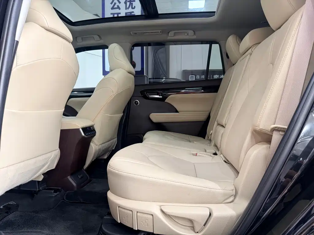 2022 Toyota Highlander Hybrid 2.5L AWD Premium 7-Seater