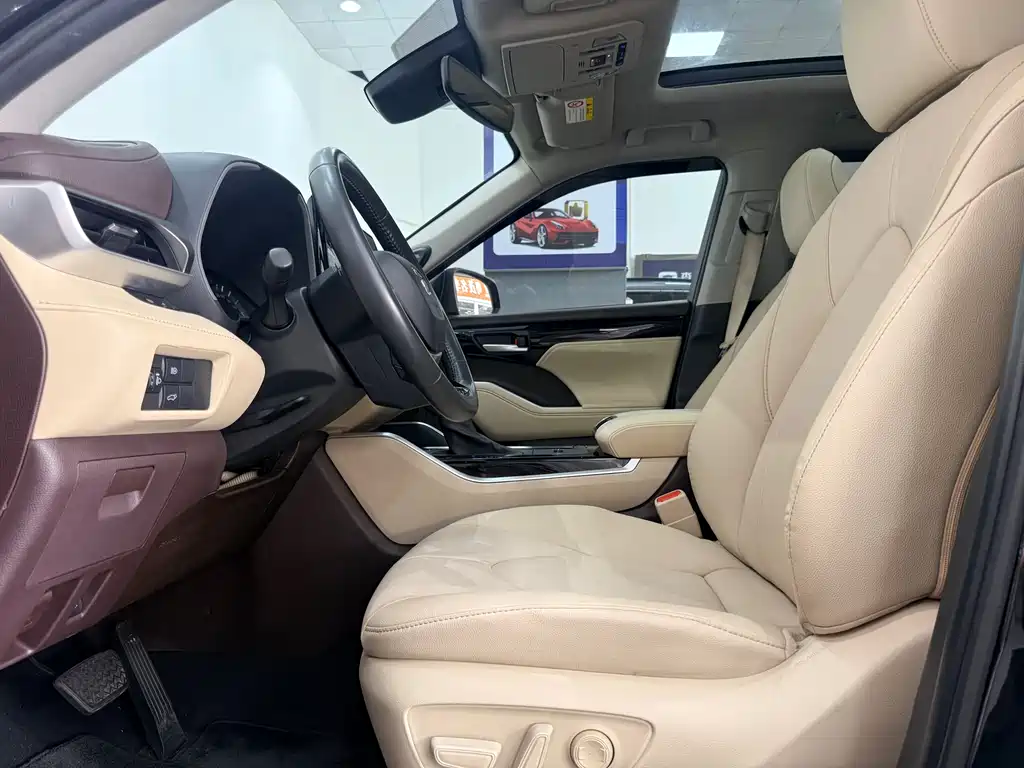 2022 Toyota Highlander Hybrid 2.5L AWD Premium 7-Seater