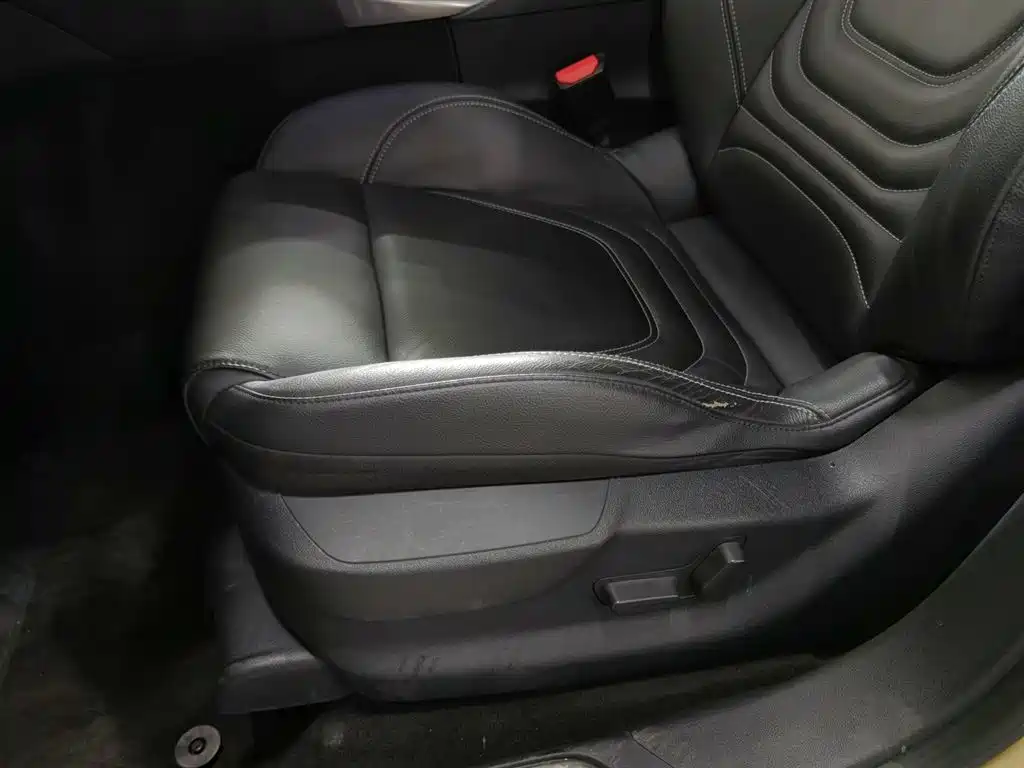 DS 5 2015 1.6T Elegant Edition THP160
