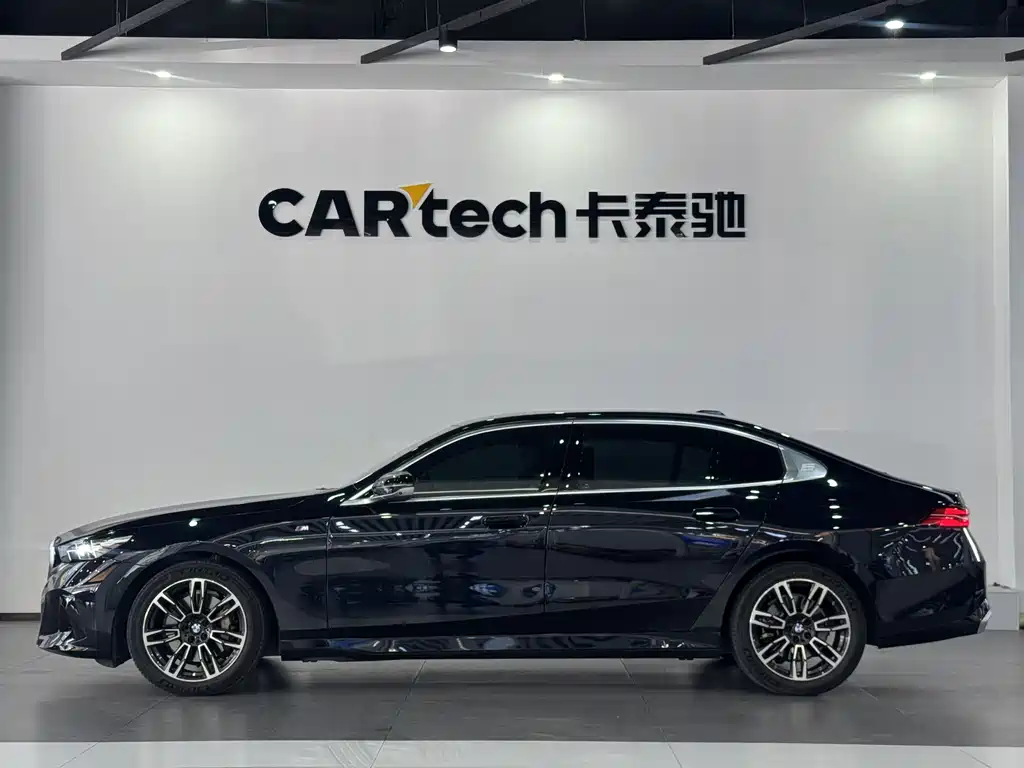 BMW 5 Series 2025 530Li Leading Edition M Sport Package - фото 7