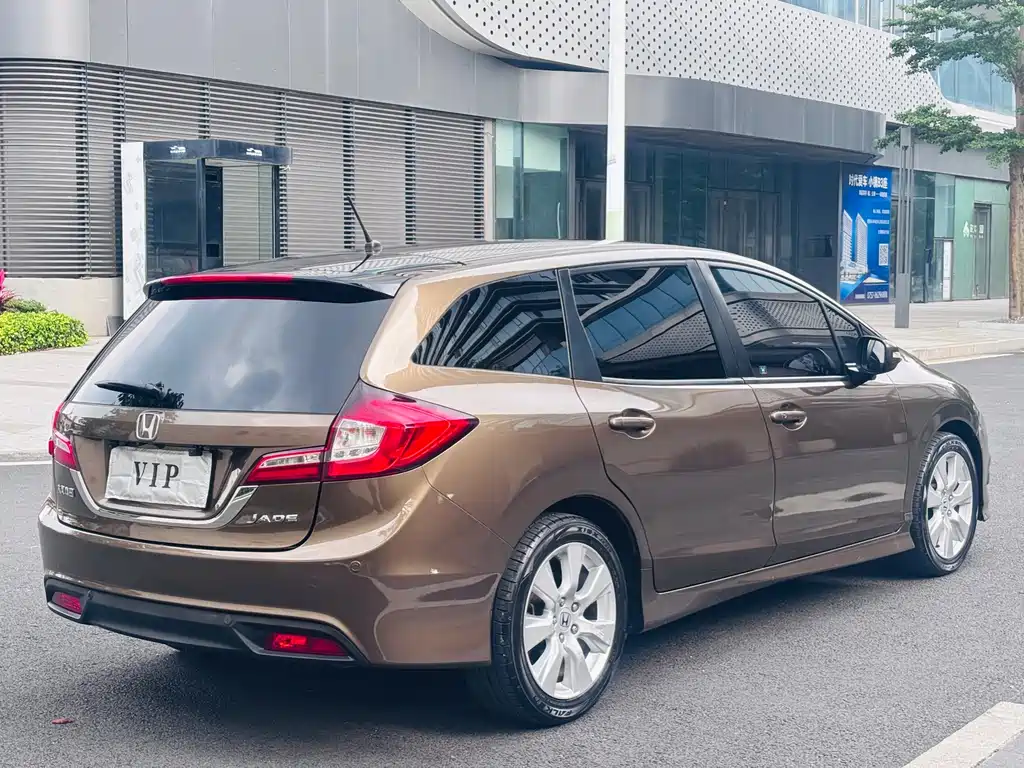 Honda Jade 2014 1.8L Automatic Comfort Elite Edition 5-Seater