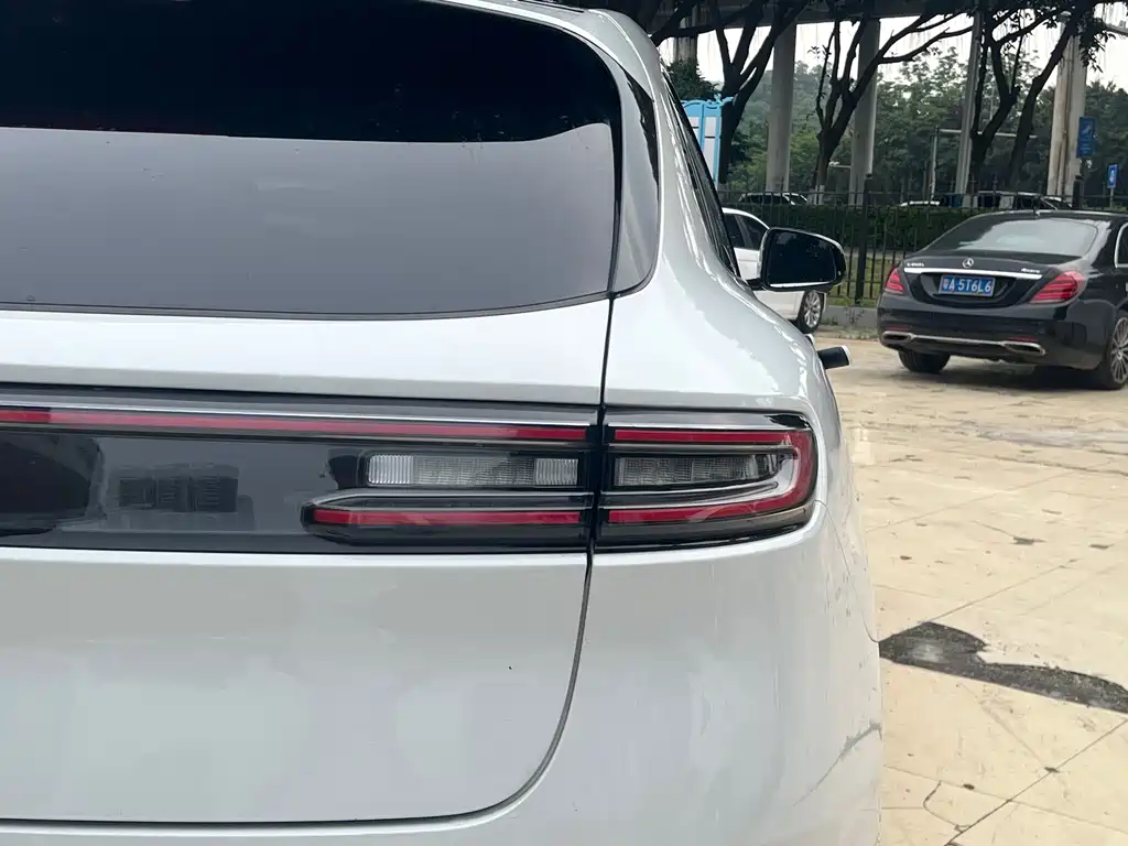 AITO M5 2022 EREV AWD Performance Edition