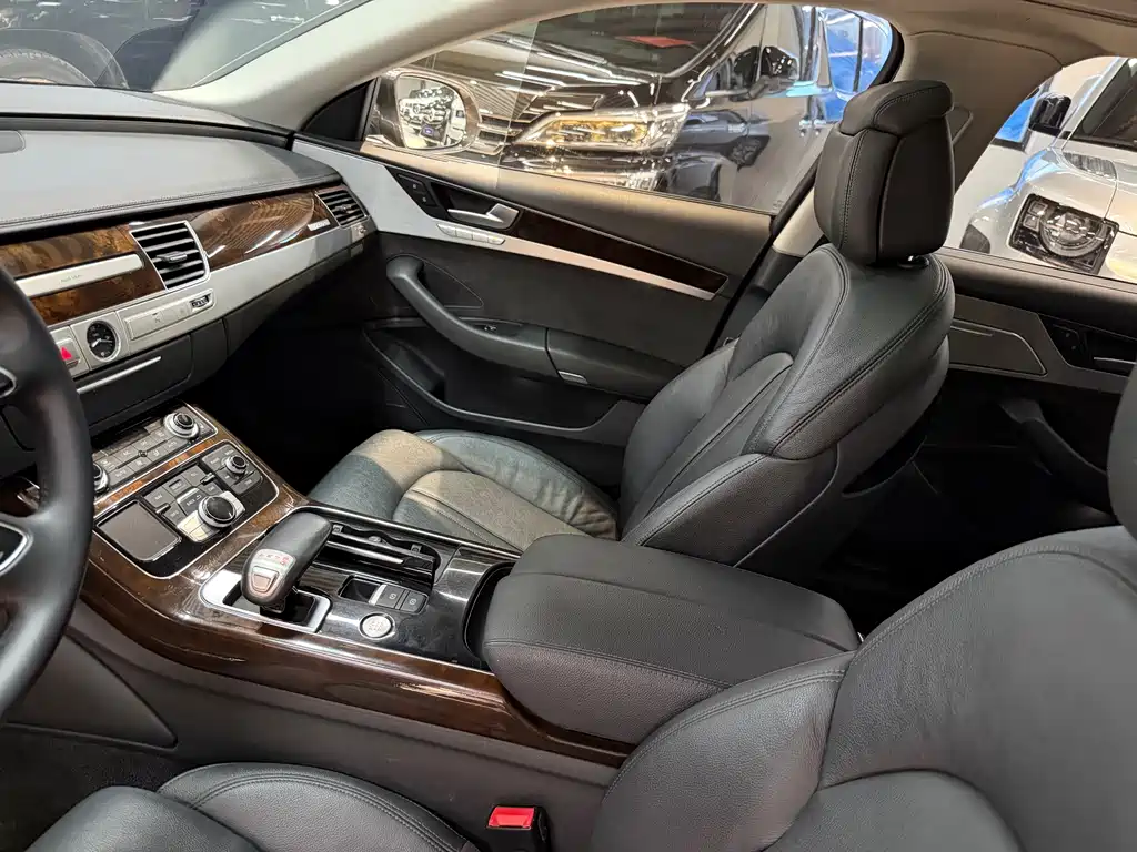 Audi A8L 45 TFSI quattro Comfort Edition