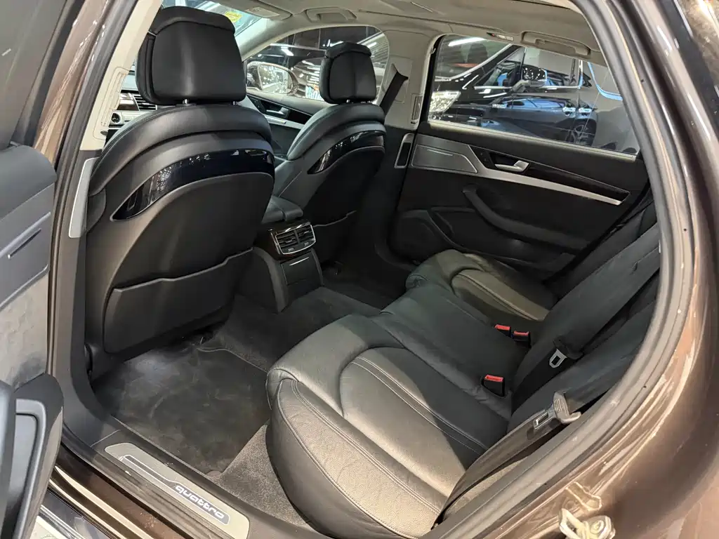Audi A8L 45 TFSI quattro Comfort Edition