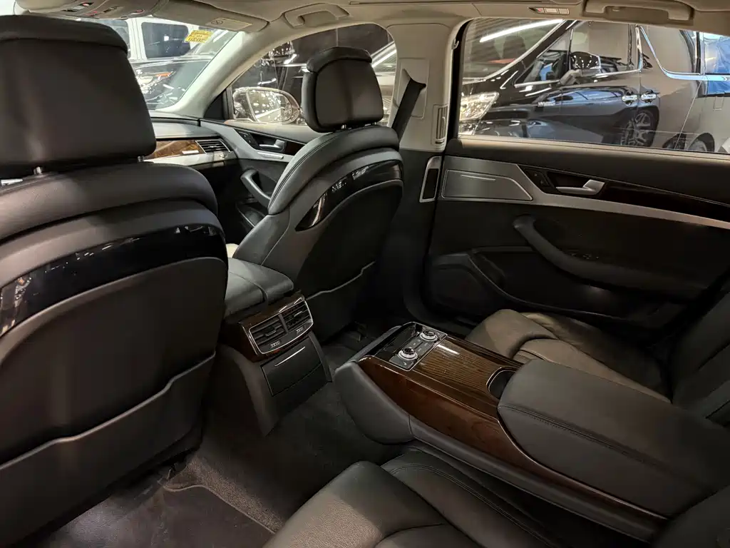 Audi A8L 45 TFSI quattro Comfort Edition