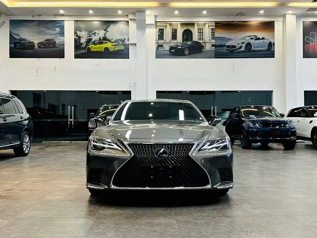 Lexus LS 500h Luxury Edition 2021
