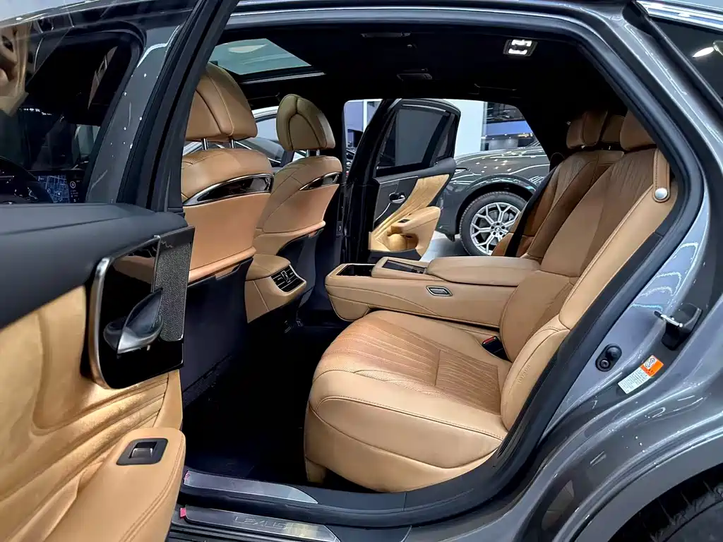 Lexus LS 500h Luxury Edition 2021