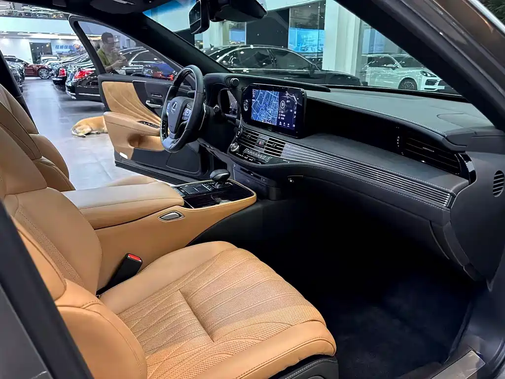 Lexus LS 500h Luxury Edition 2021