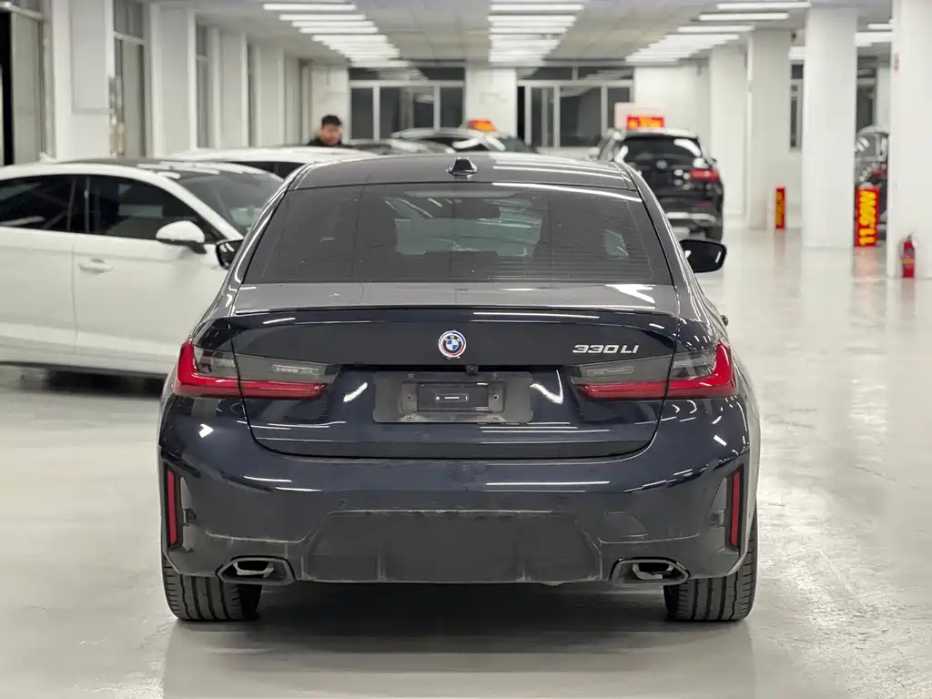 BMW 3 Series 2025 330Li Exclusive M Sport Night Edition - фото 8