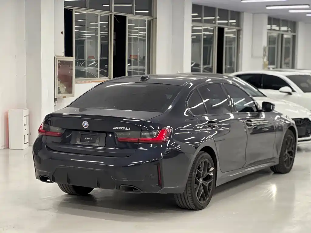BMW 3 Series 2025 330Li Exclusive M Sport Night Edition - фото 9