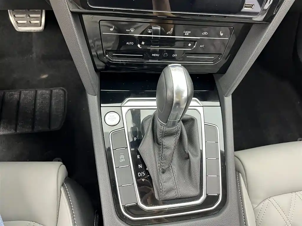 Magotan 2023 2 Million Units Commemorative Edition 330TSI DSG Leading