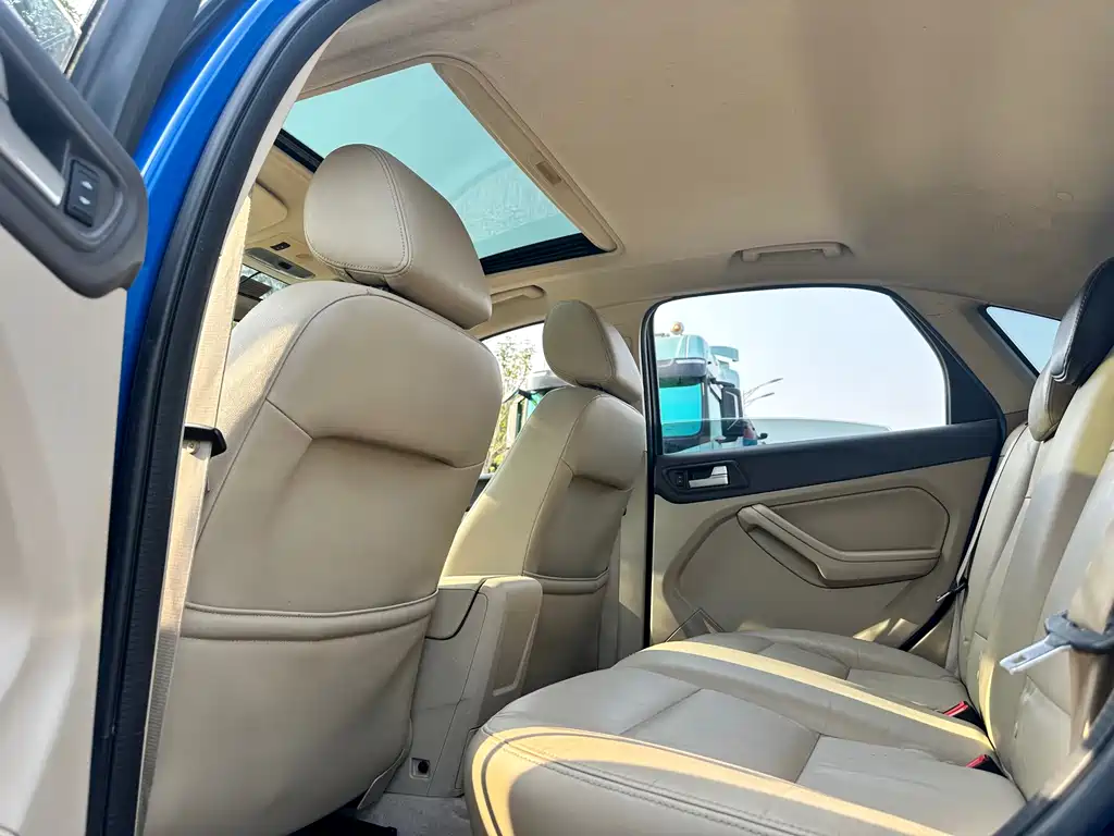 Ford Focus 2013 Hatchback Classic 1.8L Automatic Fashion Edition