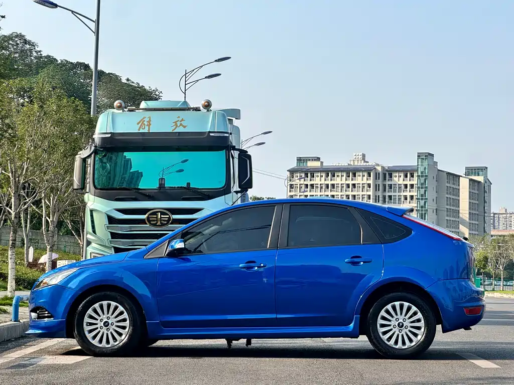 Ford Focus 2013 Hatchback Classic 1.8L Automatic Fashion Edition