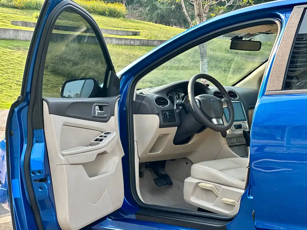 Ford Focus 2013 Hatchback Classic 1.8L Automatic Fashion Edition