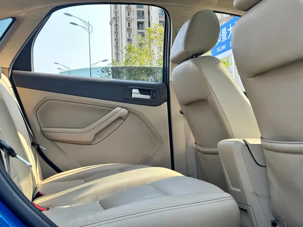 Ford Focus 2013 Hatchback Classic 1.8L Automatic Fashion Edition