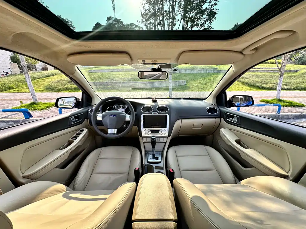 Ford Focus 2013 Hatchback Classic 1.8L Automatic Fashion Edition
