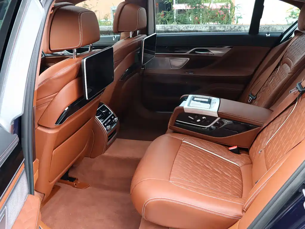 BMW 7 Series 2022 740Li xDrive Executive Edition M Sport Package - фото 16