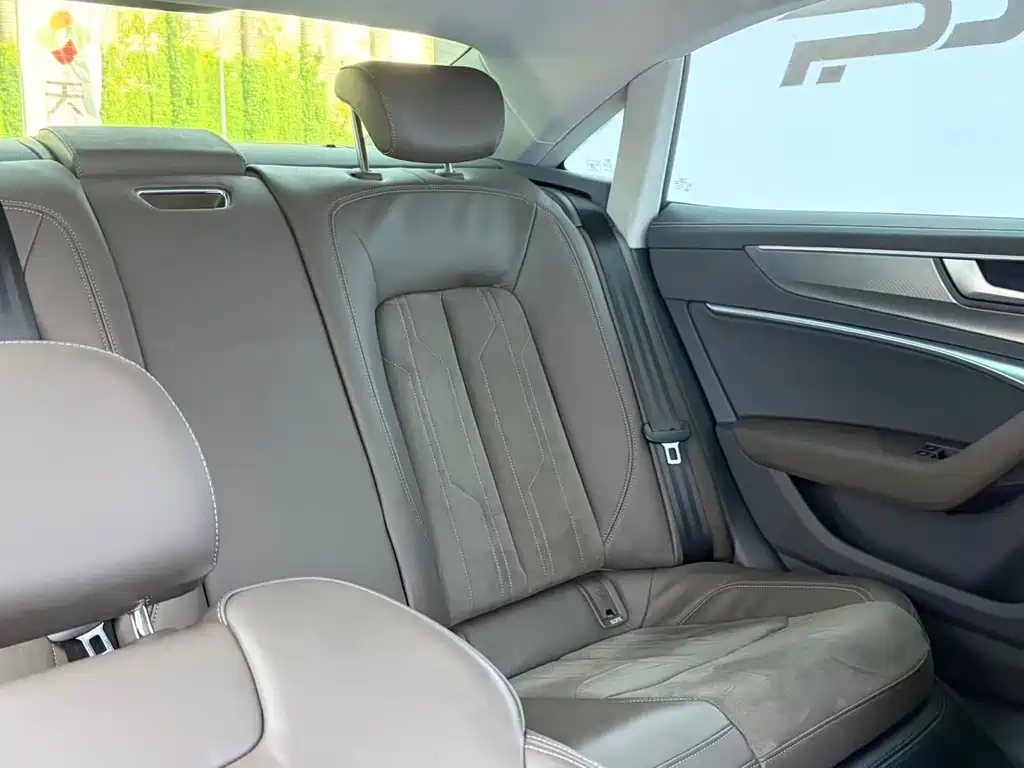 Audi A7L 2024 45 TFSI Luxury